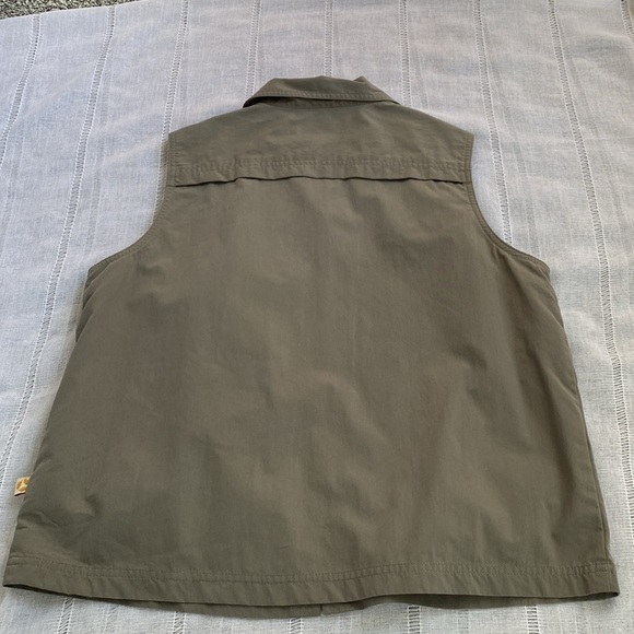 Cherokee Brand Traveler Gear olive green hiking vest. - Picture 4 of 12